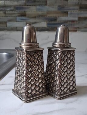 Vintage Godinger Silver Plate Basket Weave Pair Salt & Pepper Shakers
